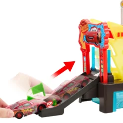 Disney Pixar Cars Túnel de Lavado con Cambio de Color y Vehículo Rayo McQueen