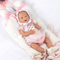 Muñecas Guca Bebé Reborn Silicona Sara con Braguitas y Camisa con Capota Rosa y Blanca