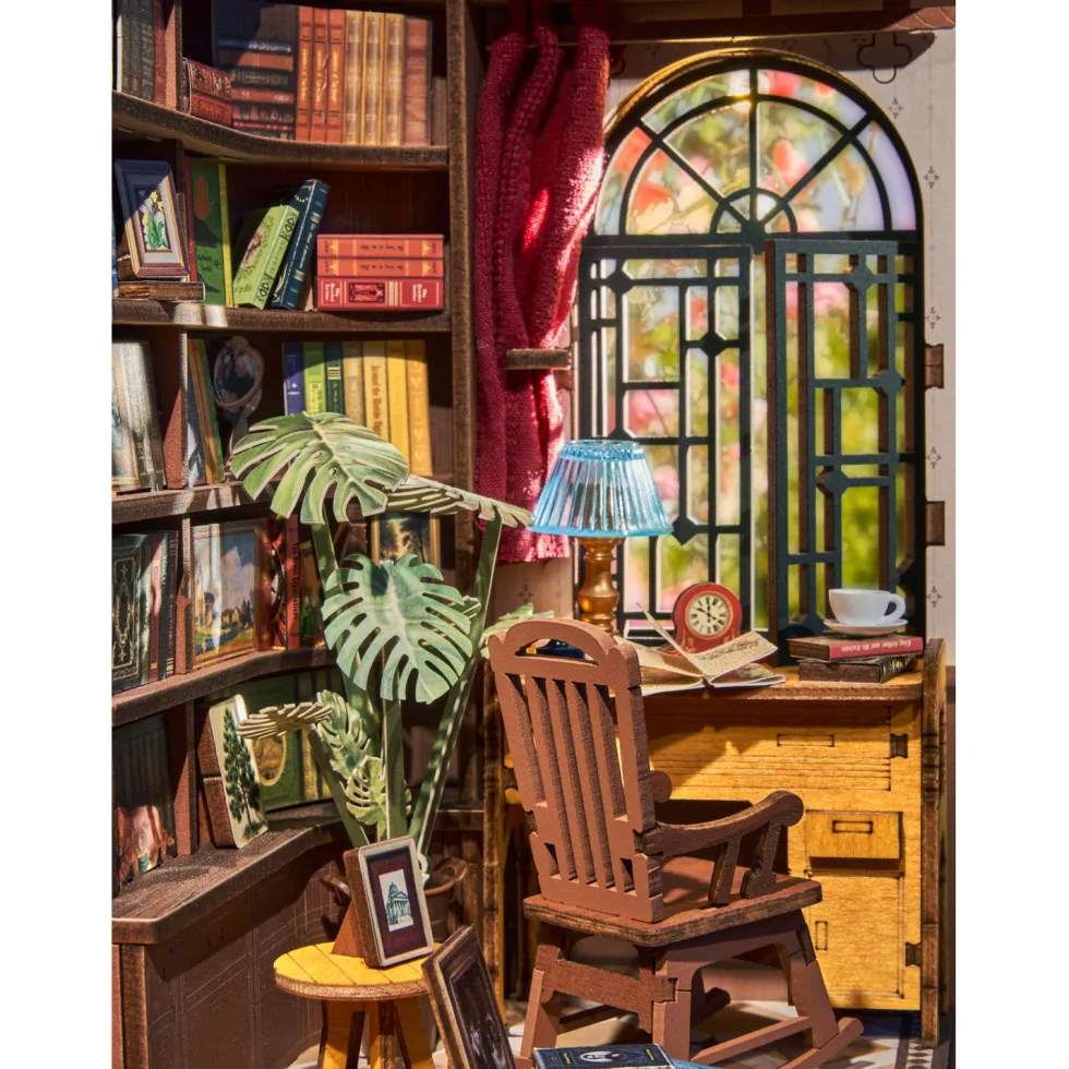 Rolife Silent Corner Study Diorama DIY