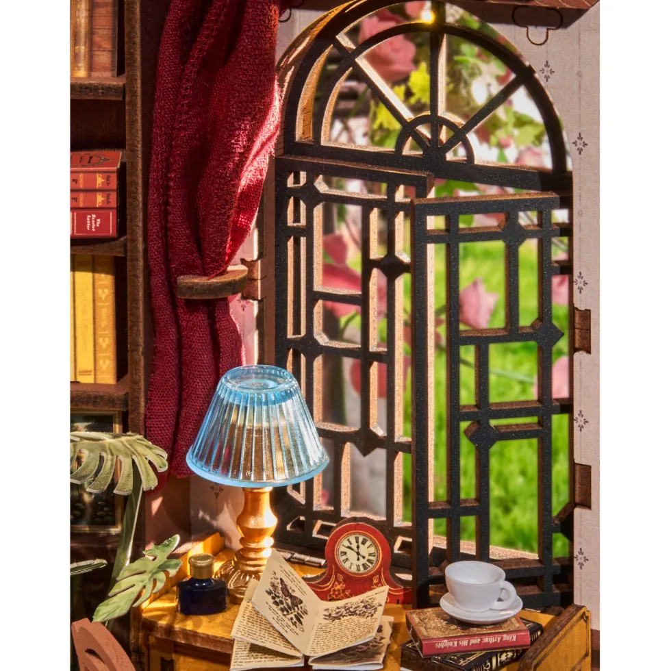 Rolife Silent Corner Study Diorama DIY