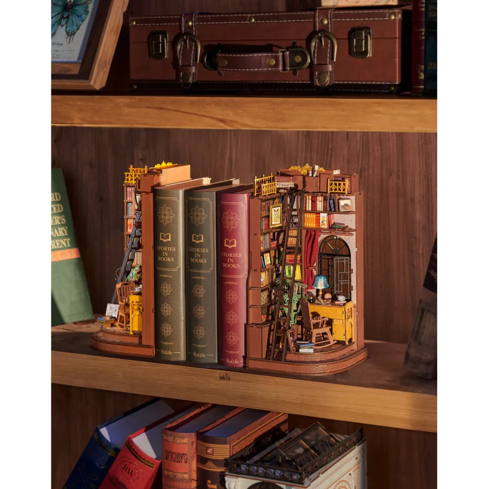 Rolife Silent Corner Study Diorama DIY