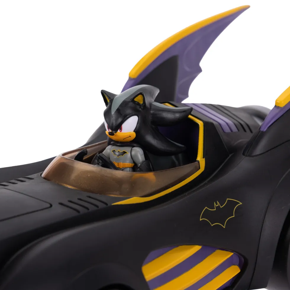 Sonic The Hedgehog DC Batmobile y Figura de Shadow como Batman